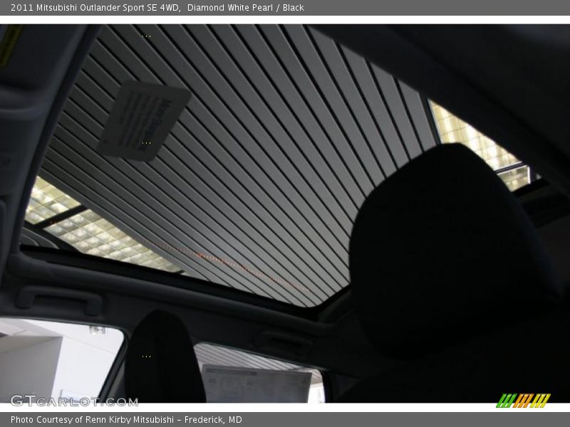 Diamond White Pearl / Black 2011 Mitsubishi Outlander Sport SE 4WD