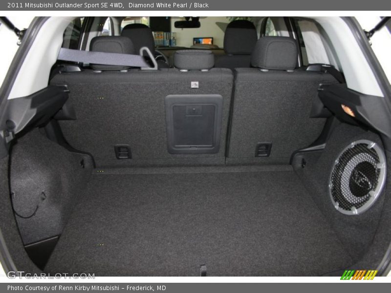 Diamond White Pearl / Black 2011 Mitsubishi Outlander Sport SE 4WD
