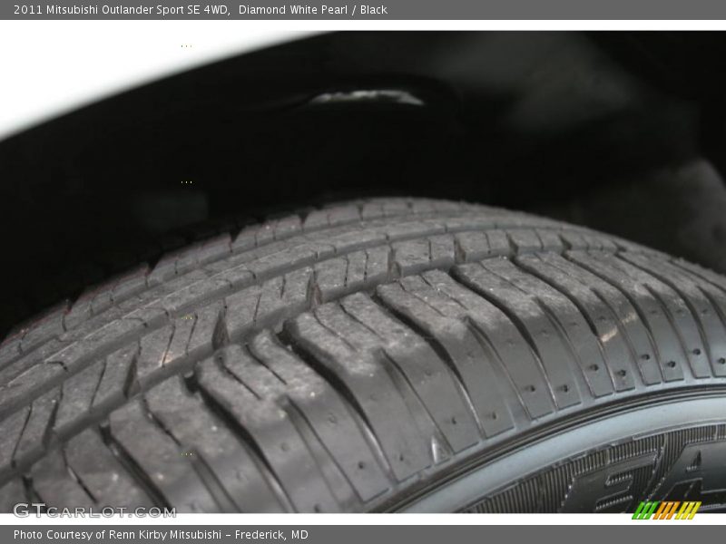 Diamond White Pearl / Black 2011 Mitsubishi Outlander Sport SE 4WD