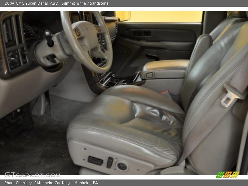 Summit White / Sandstone 2004 GMC Yukon Denali AWD