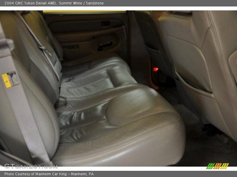 Summit White / Sandstone 2004 GMC Yukon Denali AWD
