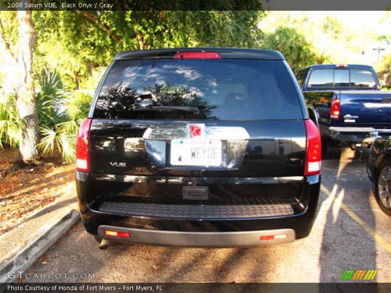 Black Onyx / Gray 2006 Saturn VUE