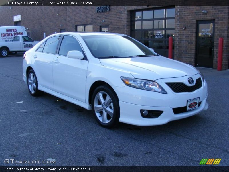 Super White / Dark Charcoal 2011 Toyota Camry SE