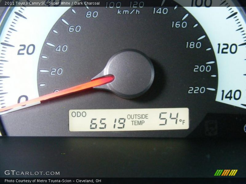 Super White / Dark Charcoal 2011 Toyota Camry SE