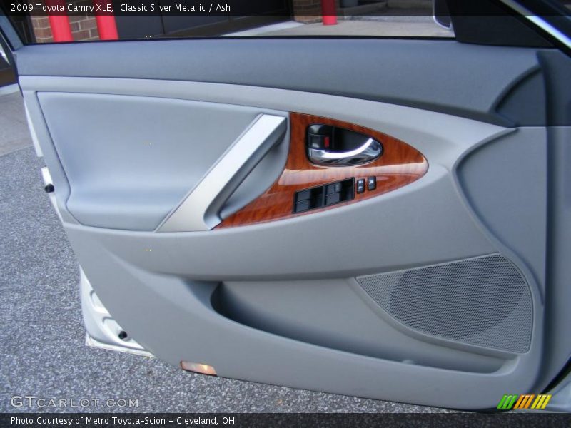 Classic Silver Metallic / Ash 2009 Toyota Camry XLE