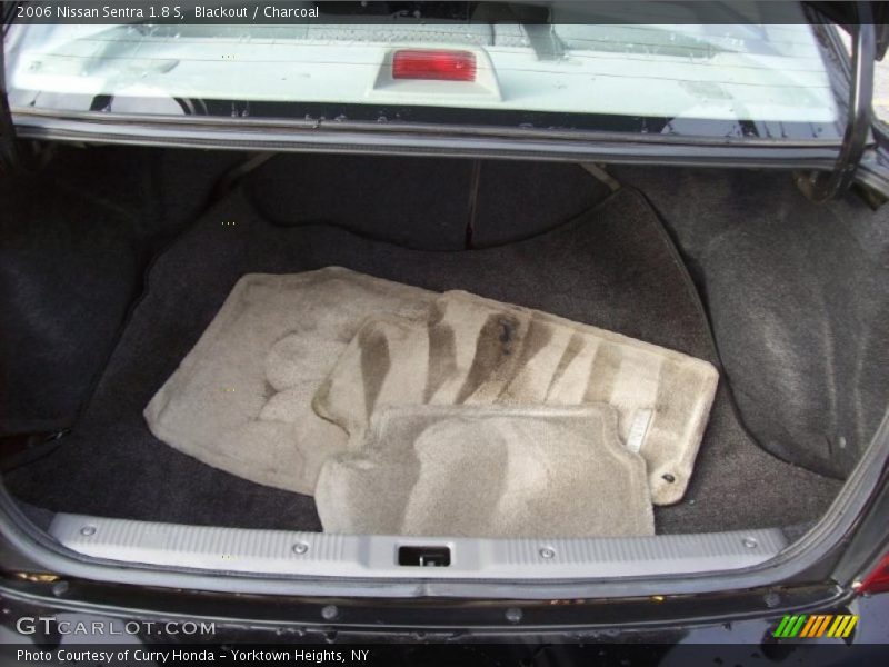 Blackout / Charcoal 2006 Nissan Sentra 1.8 S