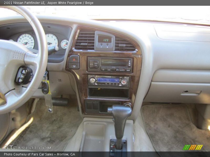 Dashboard of 2001 Pathfinder LE