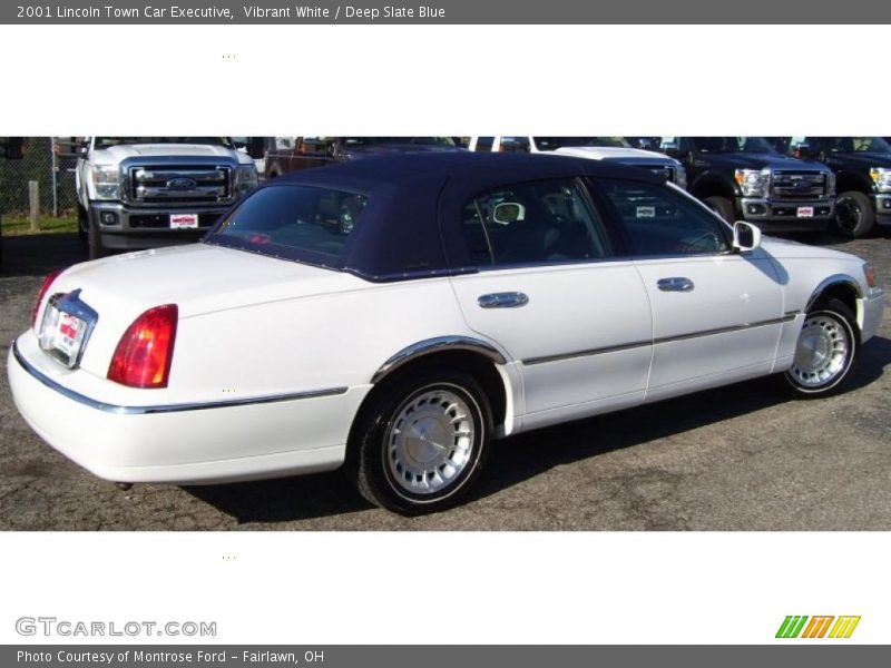 Vibrant White / Deep Slate Blue 2001 Lincoln Town Car Executive