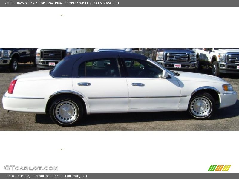 Vibrant White / Deep Slate Blue 2001 Lincoln Town Car Executive