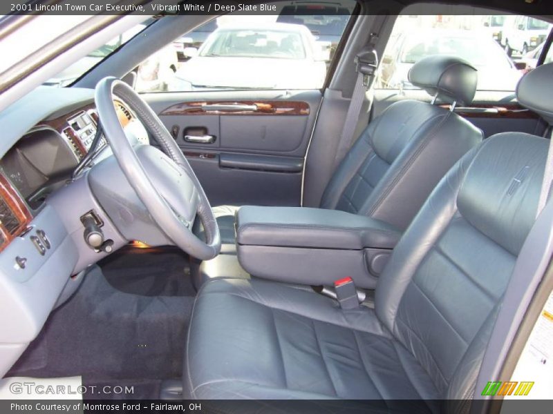 Vibrant White / Deep Slate Blue 2001 Lincoln Town Car Executive