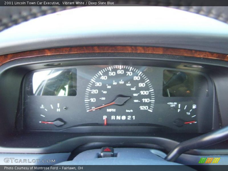 Vibrant White / Deep Slate Blue 2001 Lincoln Town Car Executive