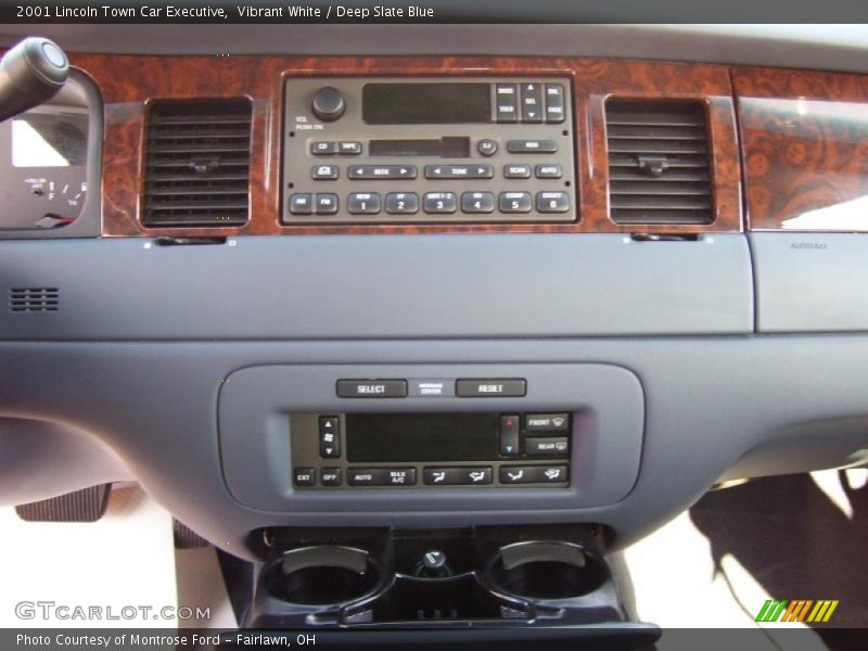 Vibrant White / Deep Slate Blue 2001 Lincoln Town Car Executive