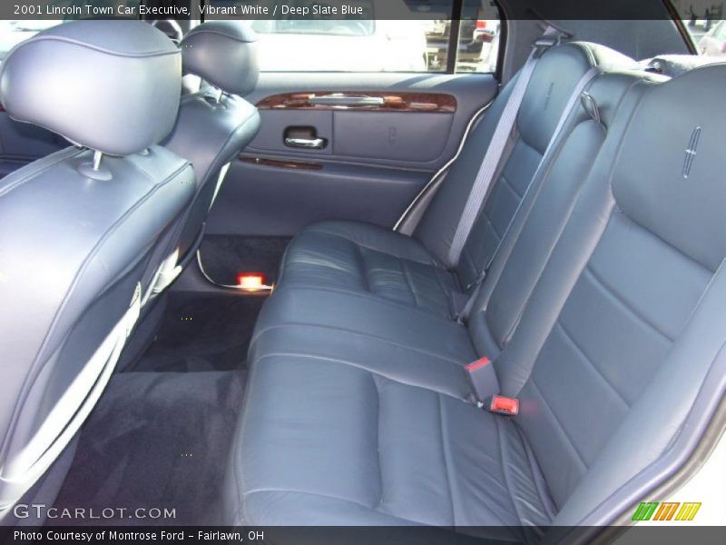 Vibrant White / Deep Slate Blue 2001 Lincoln Town Car Executive