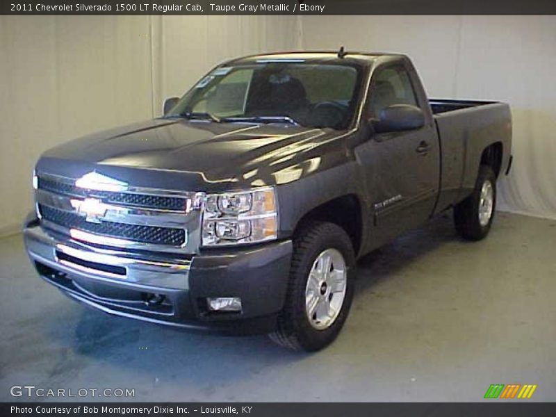 Front 3/4 View of 2011 Silverado 1500 LT Regular Cab