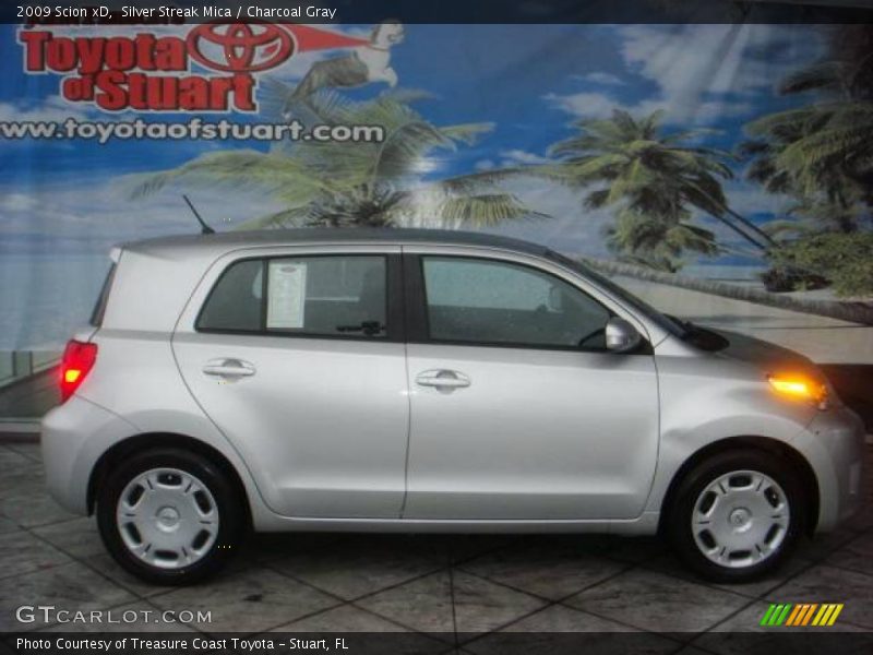 Silver Streak Mica / Charcoal Gray 2009 Scion xD