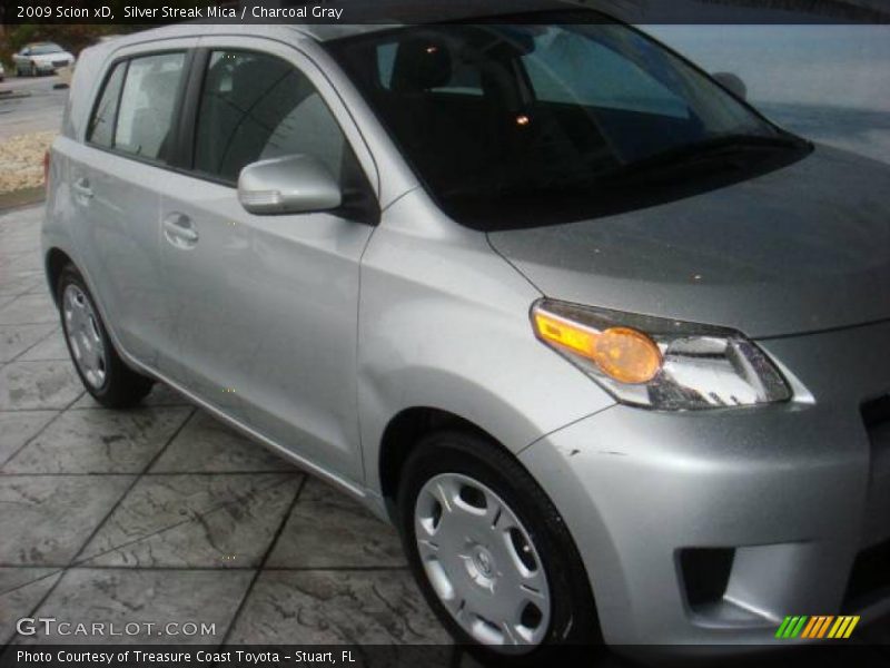 Silver Streak Mica / Charcoal Gray 2009 Scion xD