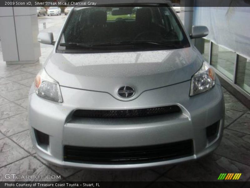 Silver Streak Mica / Charcoal Gray 2009 Scion xD