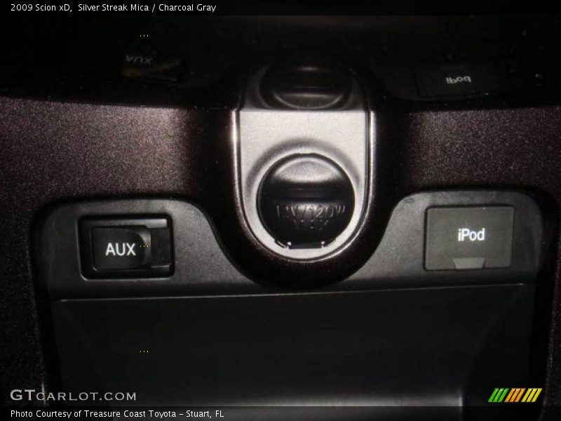 Silver Streak Mica / Charcoal Gray 2009 Scion xD