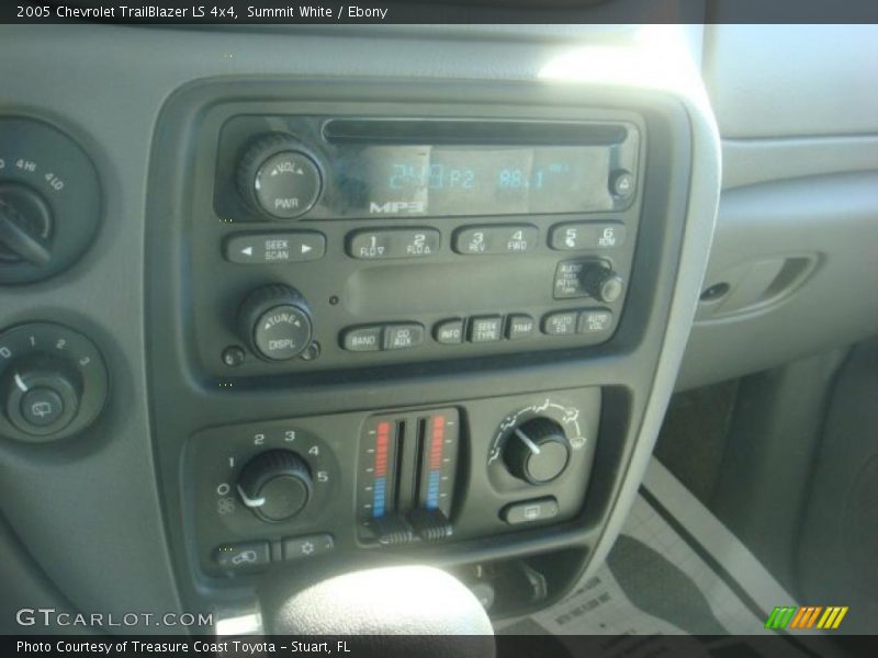 Summit White / Ebony 2005 Chevrolet TrailBlazer LS 4x4