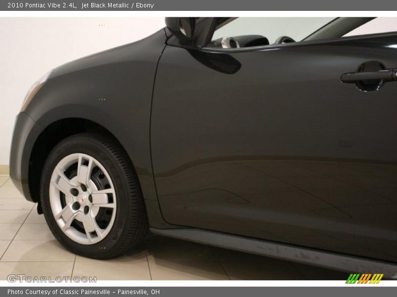 Jet Black Metallic / Ebony 2010 Pontiac Vibe 2.4L