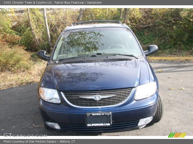 Patriot Blue Pearlcoat / Sandstone 2002 Chrysler Town & Country LXi