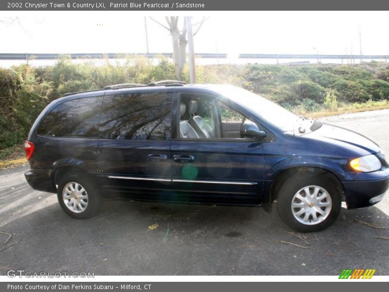 Patriot Blue Pearlcoat / Sandstone 2002 Chrysler Town & Country LXi