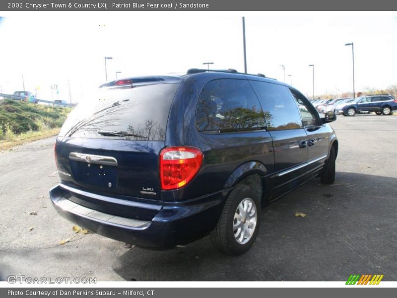 Patriot Blue Pearlcoat / Sandstone 2002 Chrysler Town & Country LXi