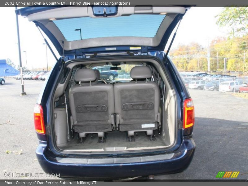 Patriot Blue Pearlcoat / Sandstone 2002 Chrysler Town & Country LXi