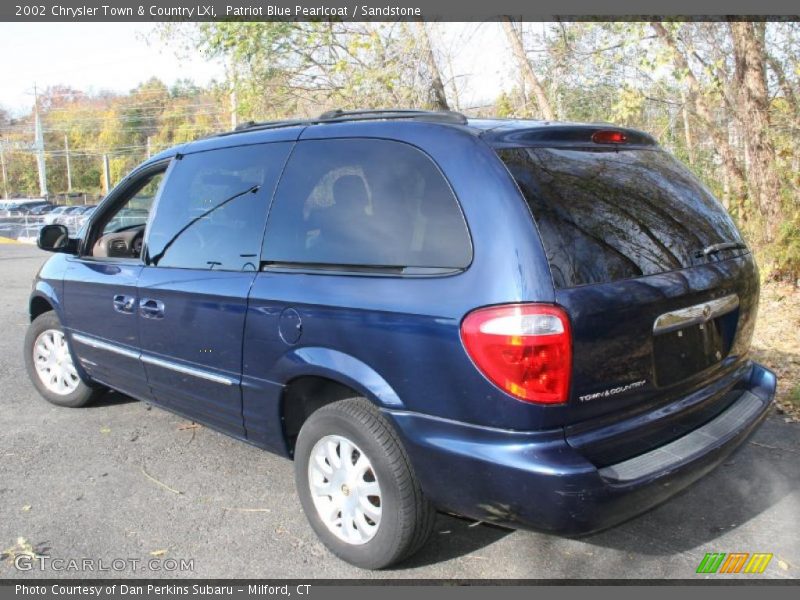 Patriot Blue Pearlcoat / Sandstone 2002 Chrysler Town & Country LXi