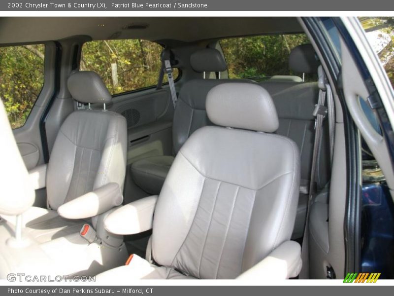 Patriot Blue Pearlcoat / Sandstone 2002 Chrysler Town & Country LXi