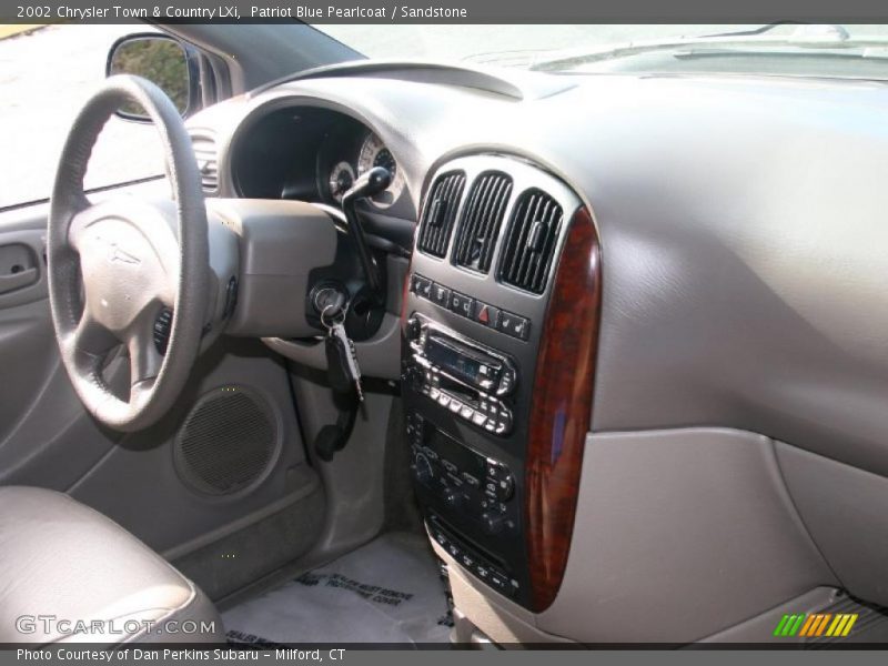 Patriot Blue Pearlcoat / Sandstone 2002 Chrysler Town & Country LXi