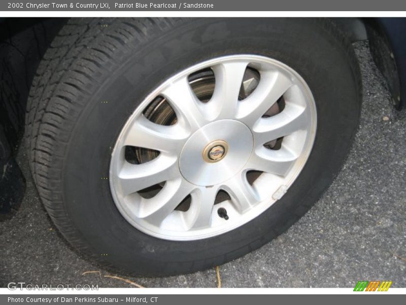 Patriot Blue Pearlcoat / Sandstone 2002 Chrysler Town & Country LXi