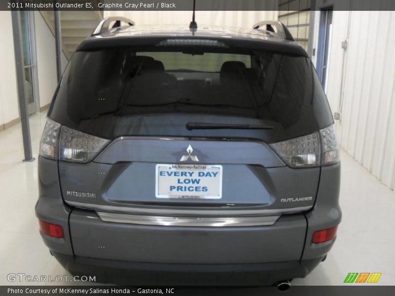Graphite Gray Pearl / Black 2011 Mitsubishi Outlander ES