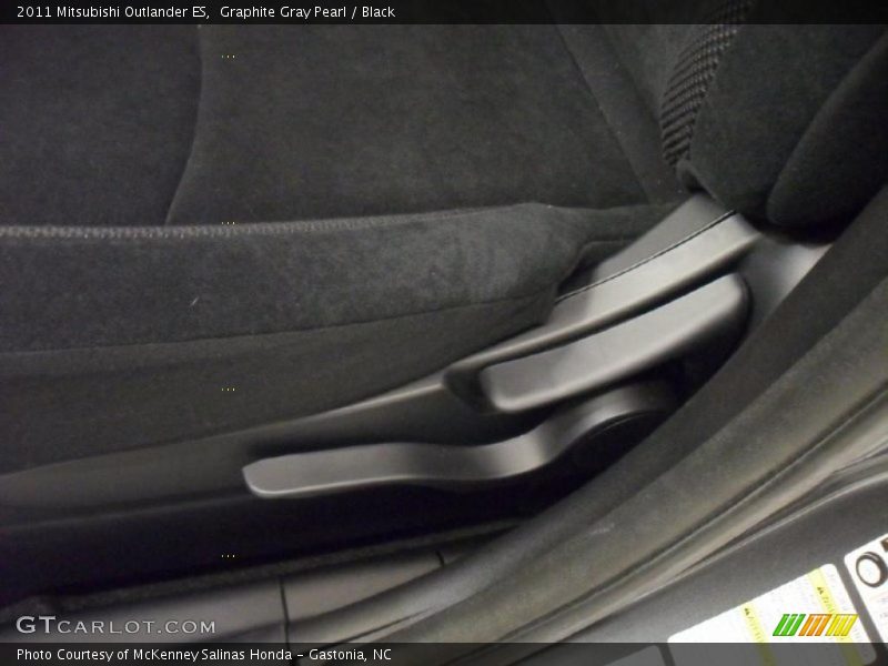 Graphite Gray Pearl / Black 2011 Mitsubishi Outlander ES