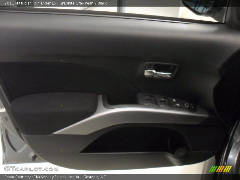 Graphite Gray Pearl / Black 2011 Mitsubishi Outlander ES