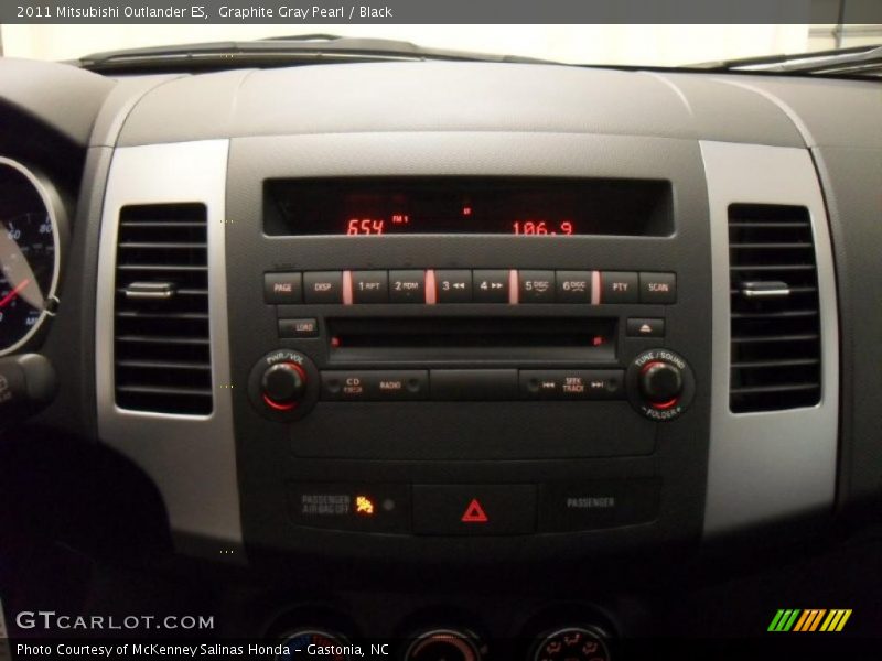 Graphite Gray Pearl / Black 2011 Mitsubishi Outlander ES