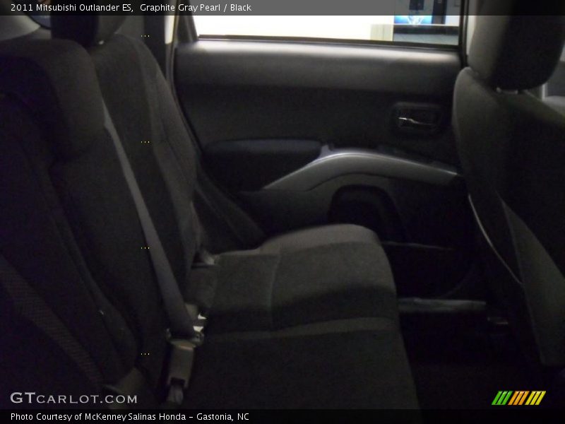 Graphite Gray Pearl / Black 2011 Mitsubishi Outlander ES