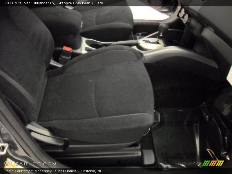 Graphite Gray Pearl / Black 2011 Mitsubishi Outlander ES