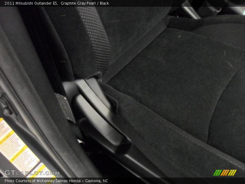 Graphite Gray Pearl / Black 2011 Mitsubishi Outlander ES