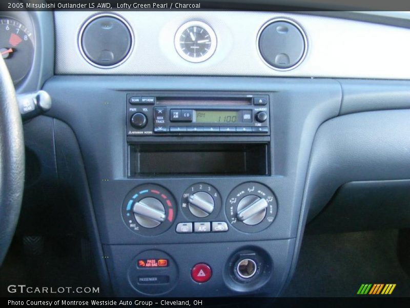 Lofty Green Pearl / Charcoal 2005 Mitsubishi Outlander LS AWD