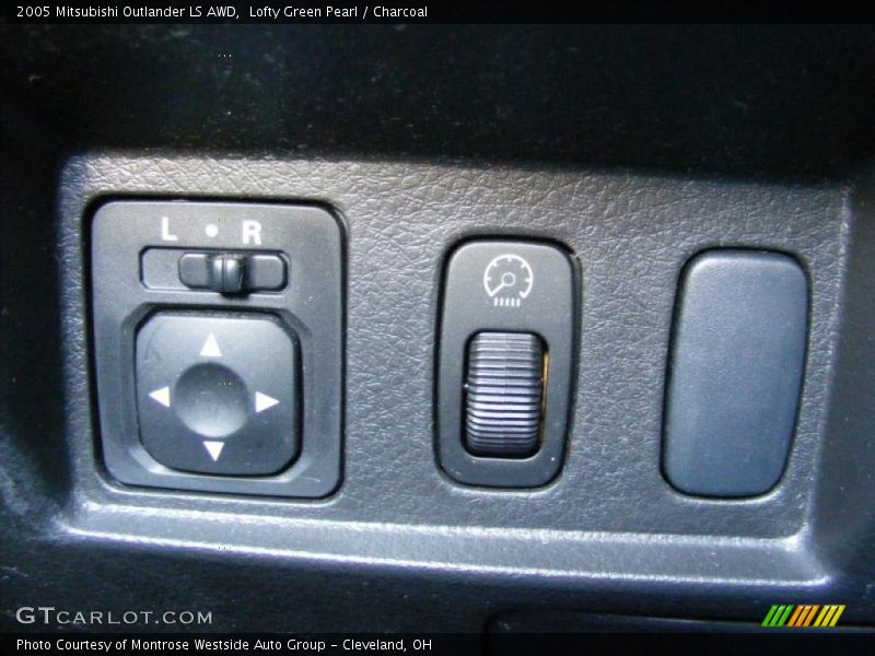 Lofty Green Pearl / Charcoal 2005 Mitsubishi Outlander LS AWD