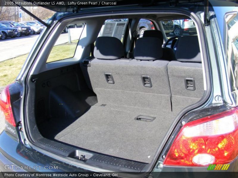  2005 Outlander LS AWD Trunk