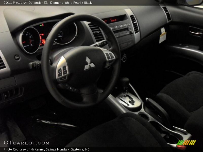 Diamond White Pearl / Black 2011 Mitsubishi Outlander ES