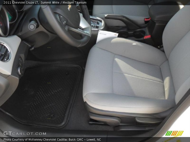 Summit White / Medium Titanium 2011 Chevrolet Cruze LT