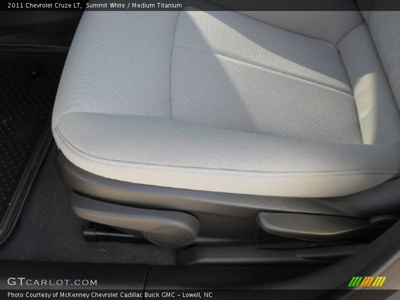 Summit White / Medium Titanium 2011 Chevrolet Cruze LT