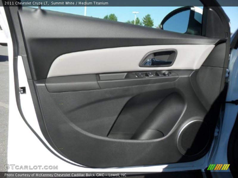 Summit White / Medium Titanium 2011 Chevrolet Cruze LT