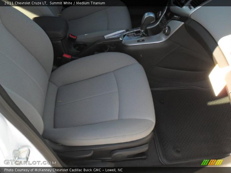 Summit White / Medium Titanium 2011 Chevrolet Cruze LT