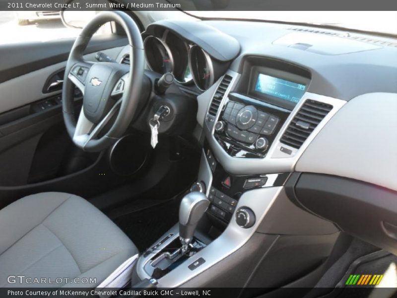Summit White / Medium Titanium 2011 Chevrolet Cruze LT
