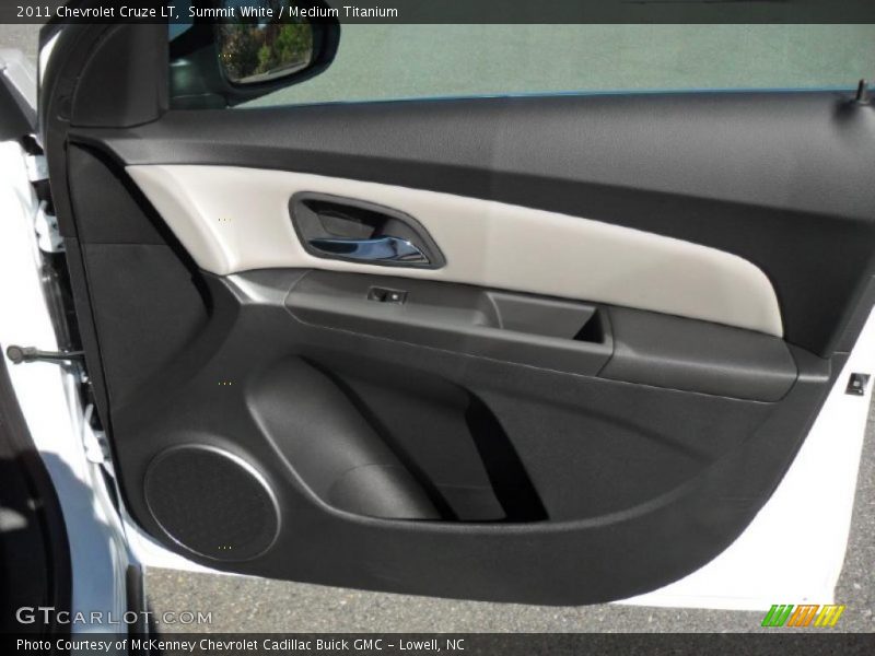 Summit White / Medium Titanium 2011 Chevrolet Cruze LT