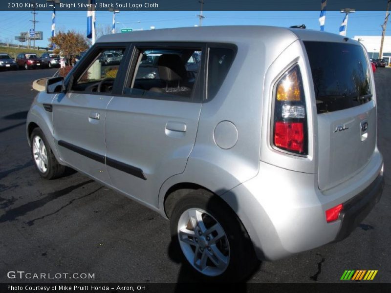 Bright Silver / Black Soul Logo Cloth 2010 Kia Soul +